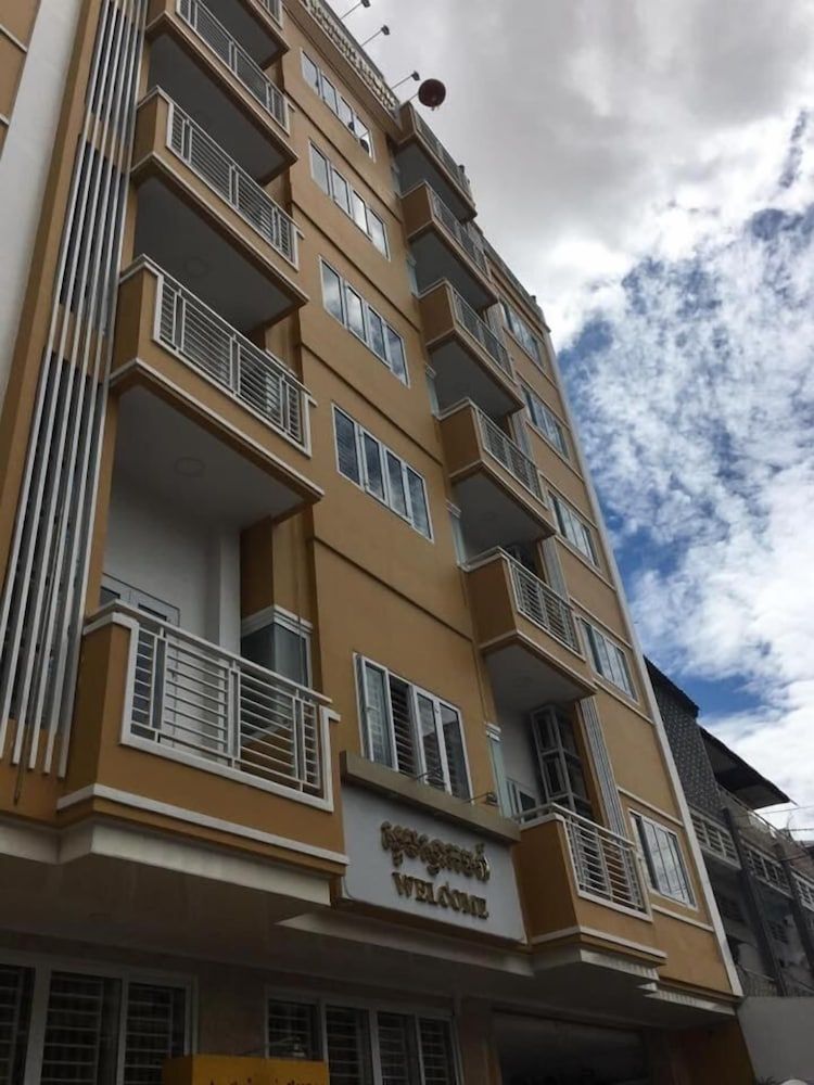 undefined Golden House Motel 5