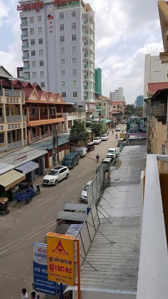 undefined Golden House Motel