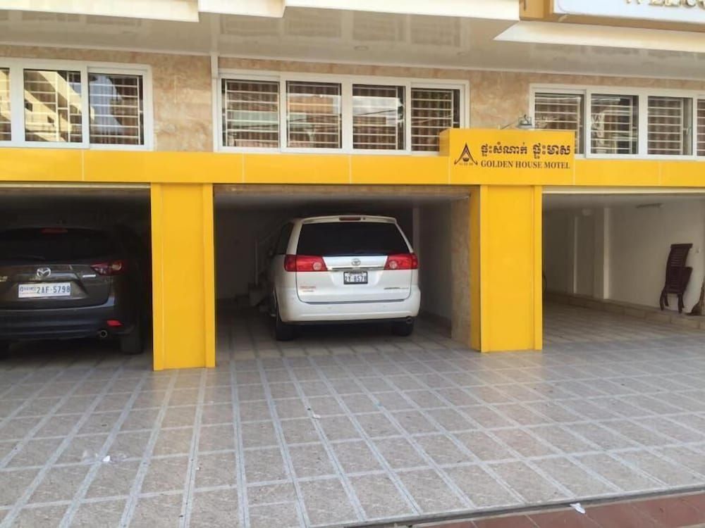 undefined Golden House Motel 7