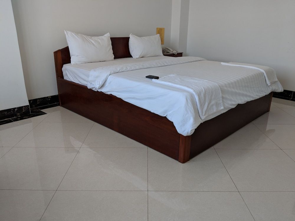 undefined Golden House Motel 8