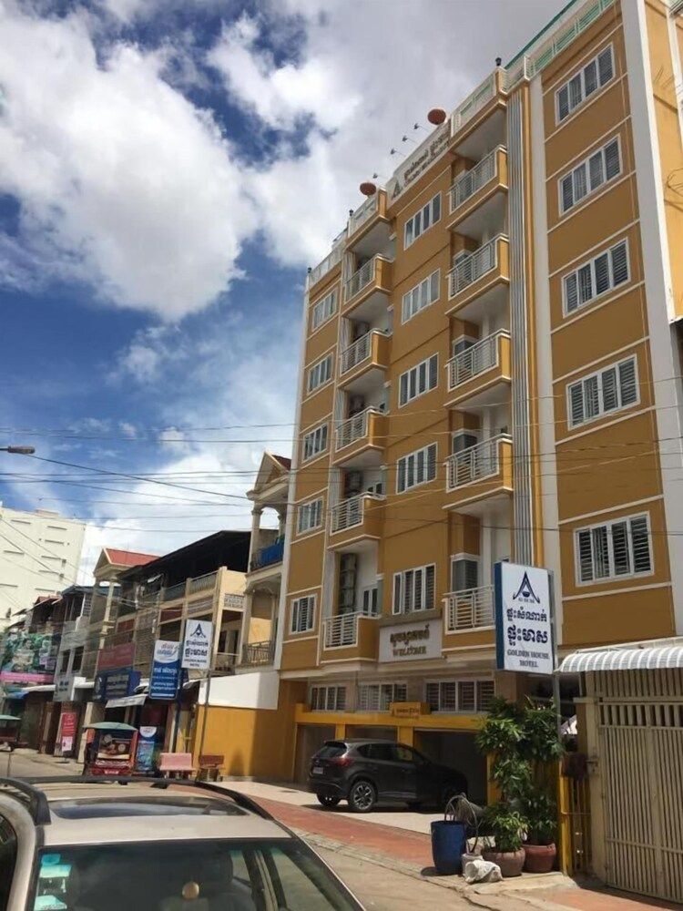 undefined Golden House Motel 3