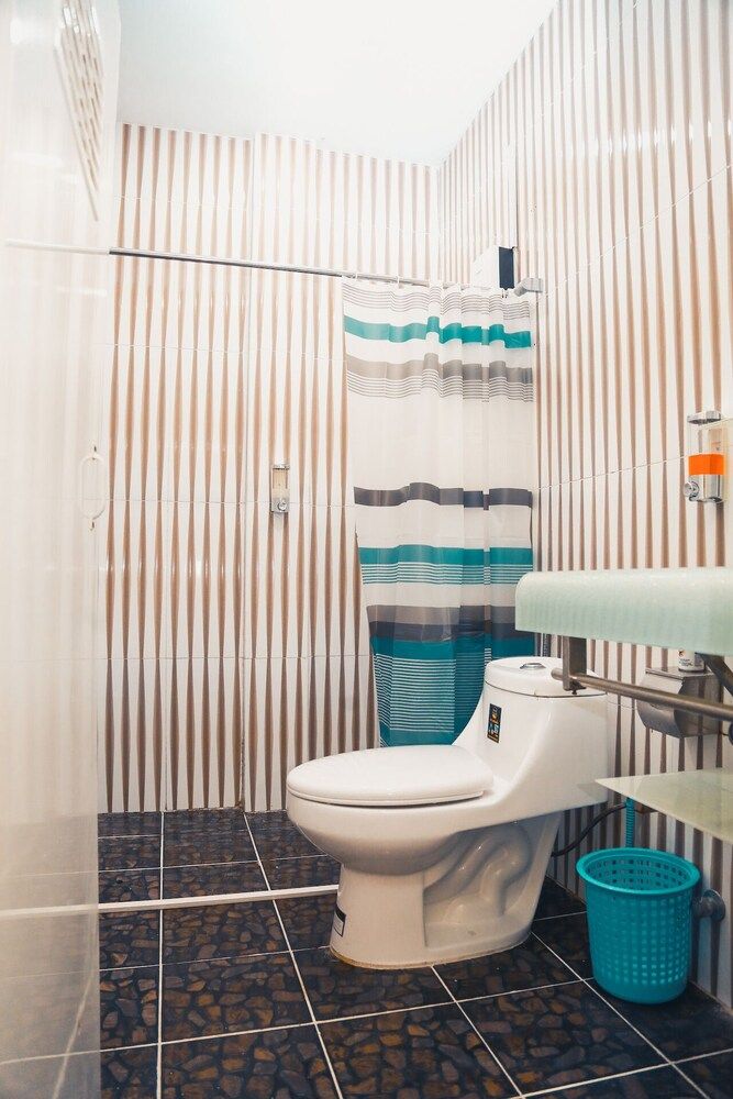 Stay Inn Hostel 4-Bed Shared Dormitory 2