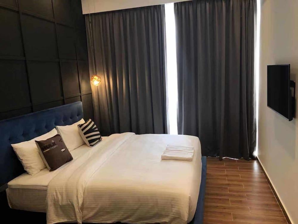 undefined Skyline 10