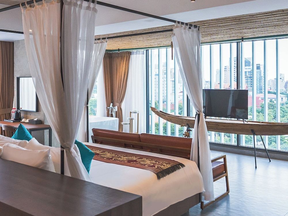 CHECK inn Phnom Penh Royal Palace Superior Studio Suite 2