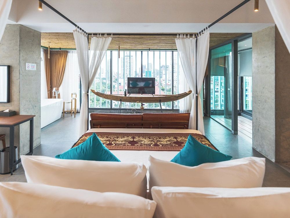 CHECK inn Phnom Penh Royal Palace Superior Studio Suite 8