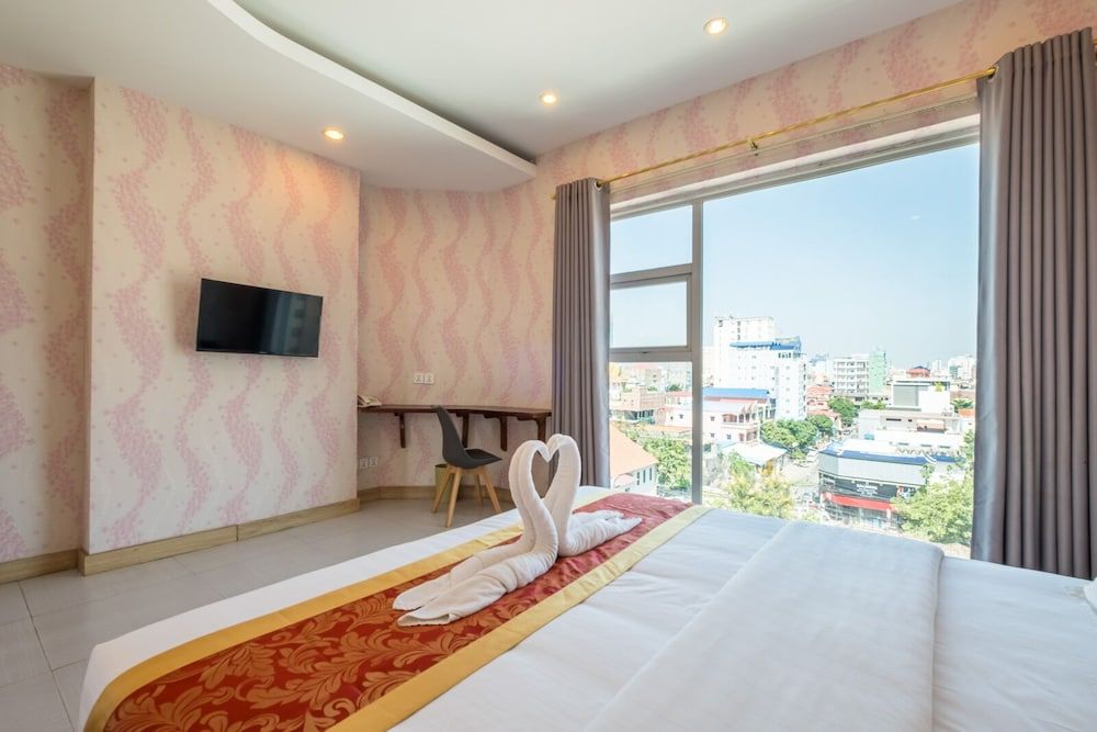 Colina Sky Hotel Phnom Penh Double Room with City View 3