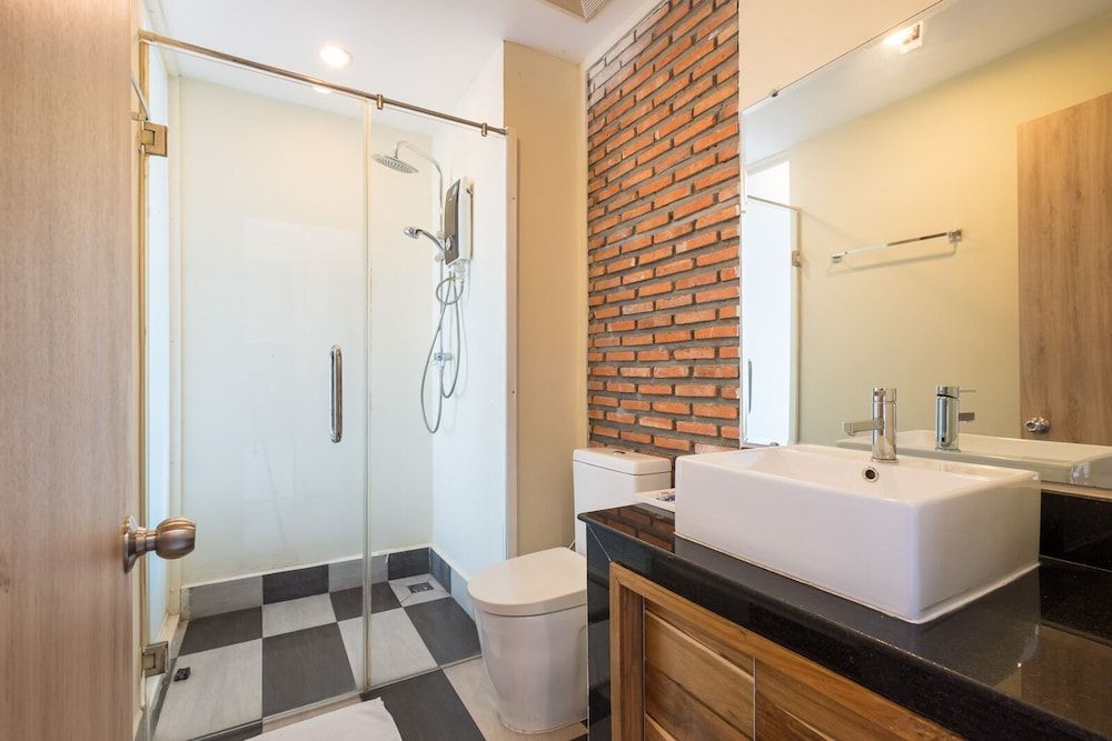 Colina Sky Hotel Phnom Penh Standard Double Room with Big Window 4