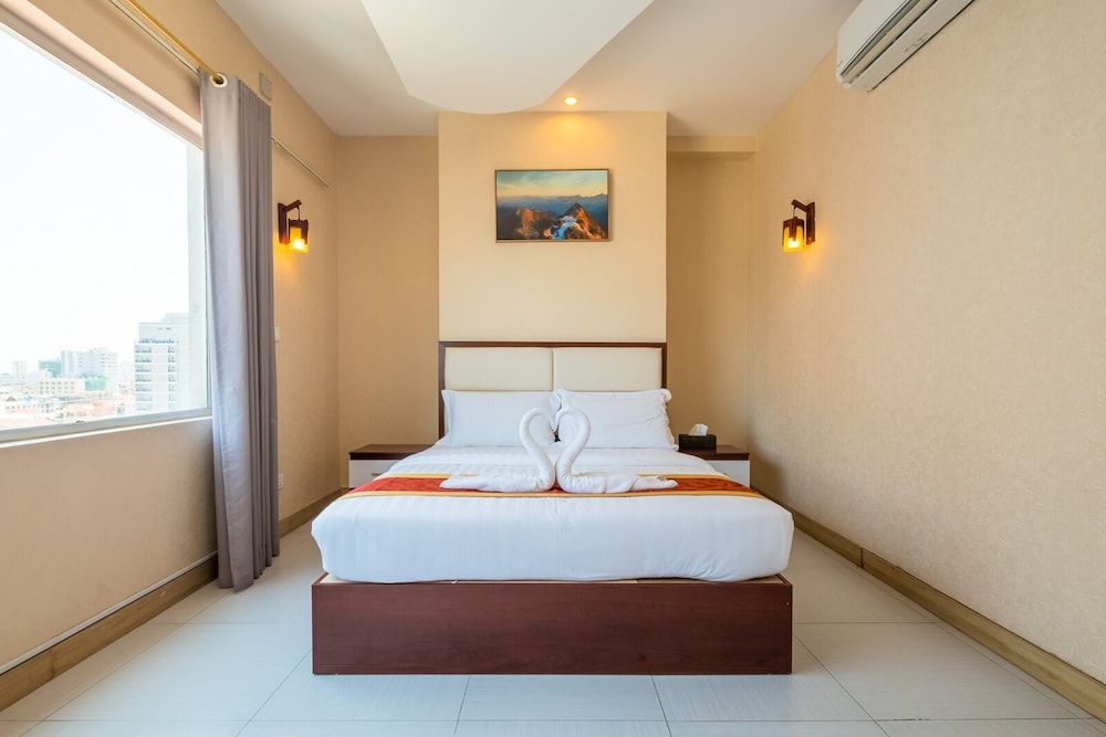 Colina Sky Hotel Phnom Penh Standard Double Room with Big Window 2