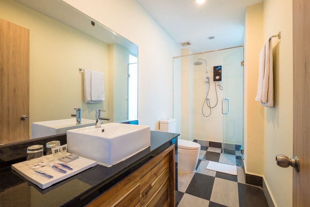 Colina Sky Hotel Phnom Penh Twin Room with Balcony 7