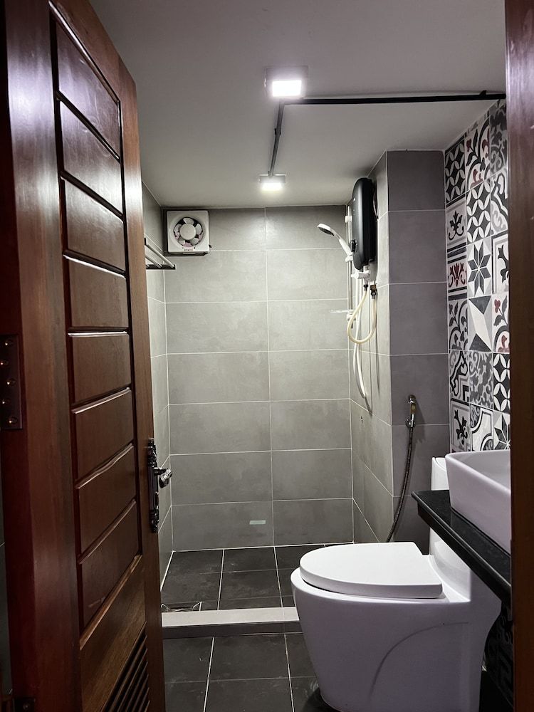 undefined Lazarusrooms 9