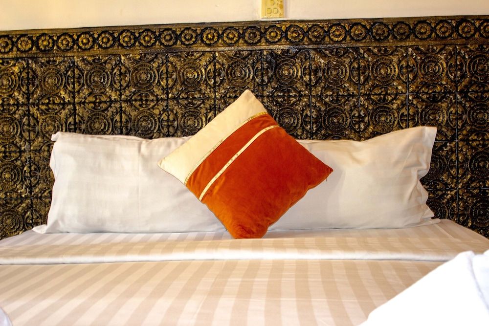 undefined Le Hotel Hotel 2