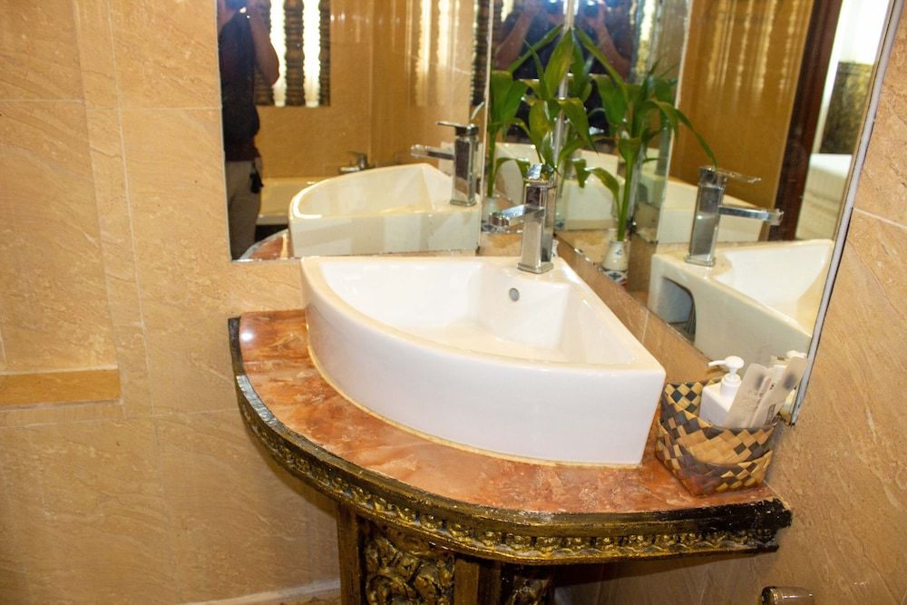 undefined Le Hotel Hotel 10