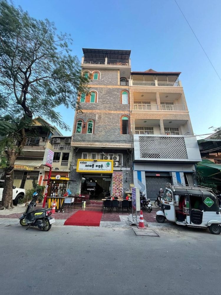 undefined Unique Hotel Management Service 8