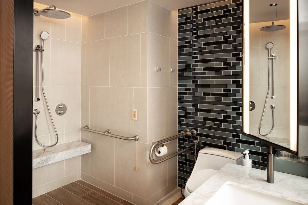 Fairfield By Marriott Phnom Penh Standard Room, 1 King Bed, Non Smoking 4