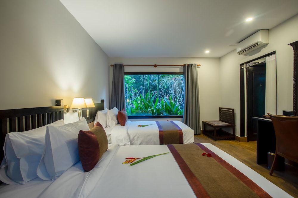 undefined La Renaissance Boutique 3