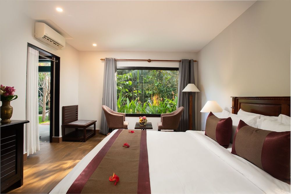 undefined La Renaissance Boutique 4