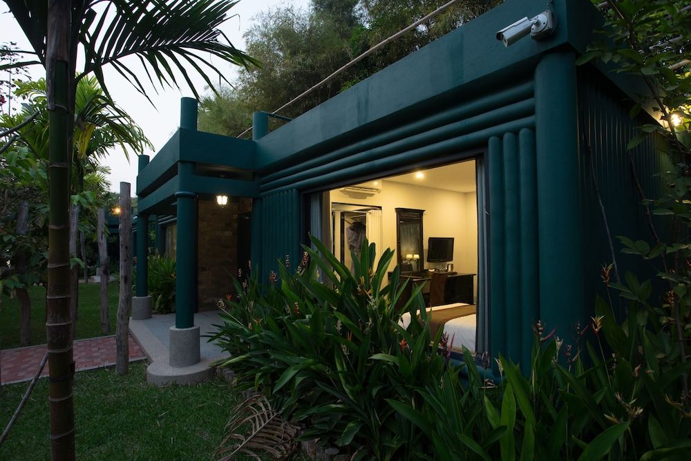 undefined La Renaissance Boutique 8