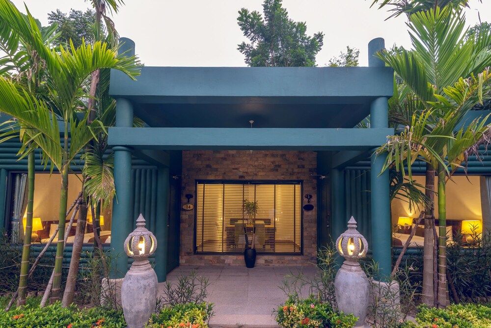 undefined La Renaissance Boutique 10