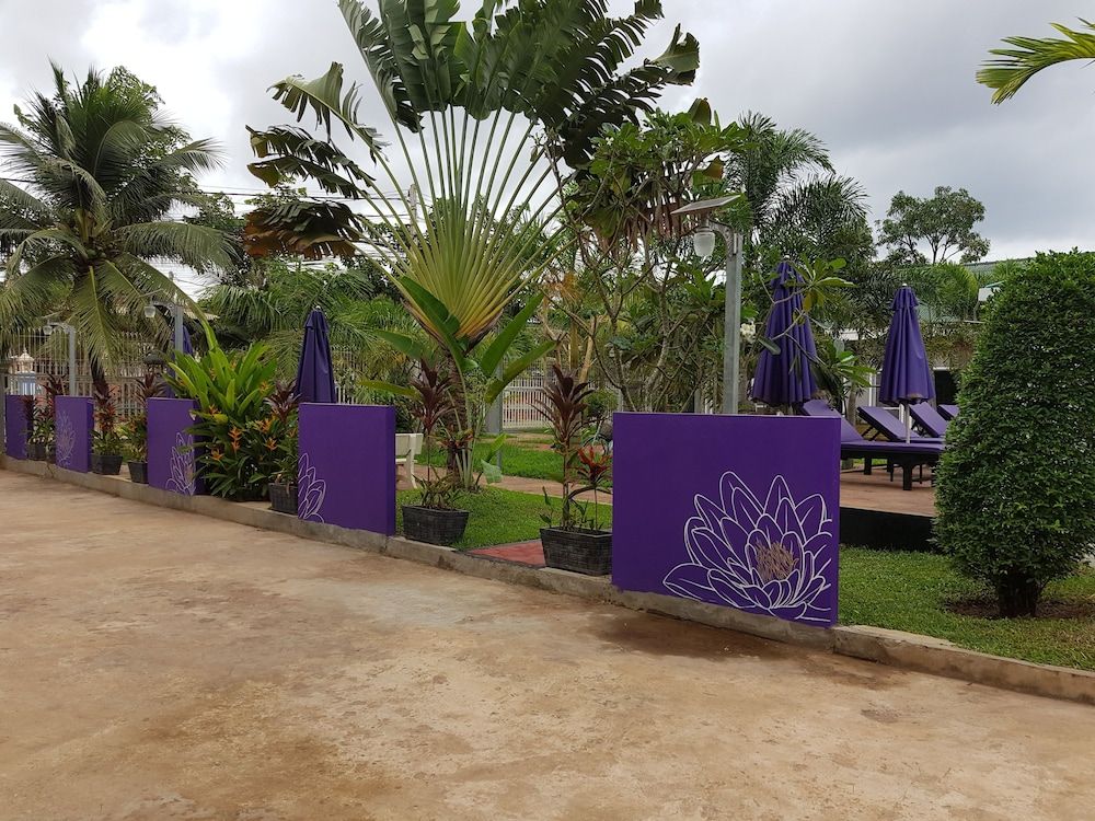 undefined White Lotus Resort 5