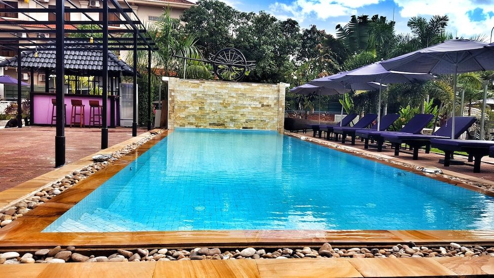 undefined White Lotus Resort 9