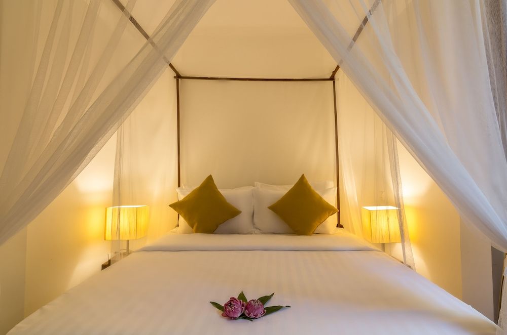 undefined Watdamnak House