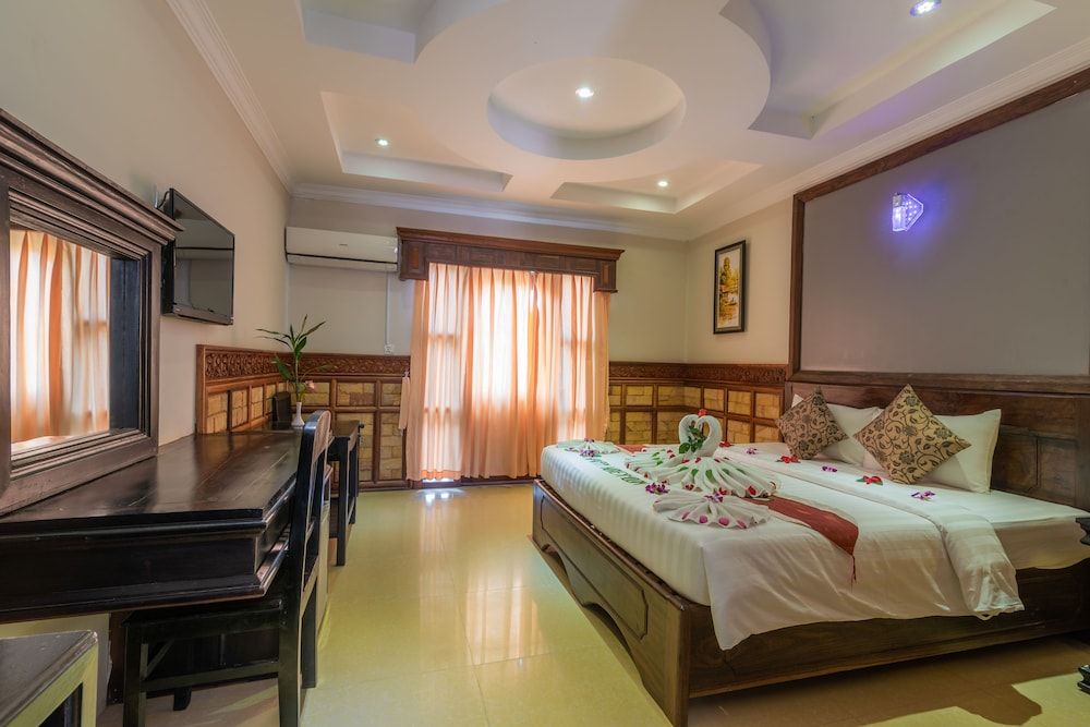 160 Angkor Villa Deluxe Double Room, Balcony 6