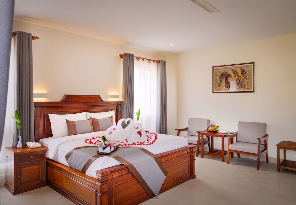 Mony Reach Suite with Balcony