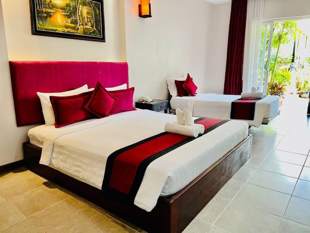 undefined RATA  Boutique 2