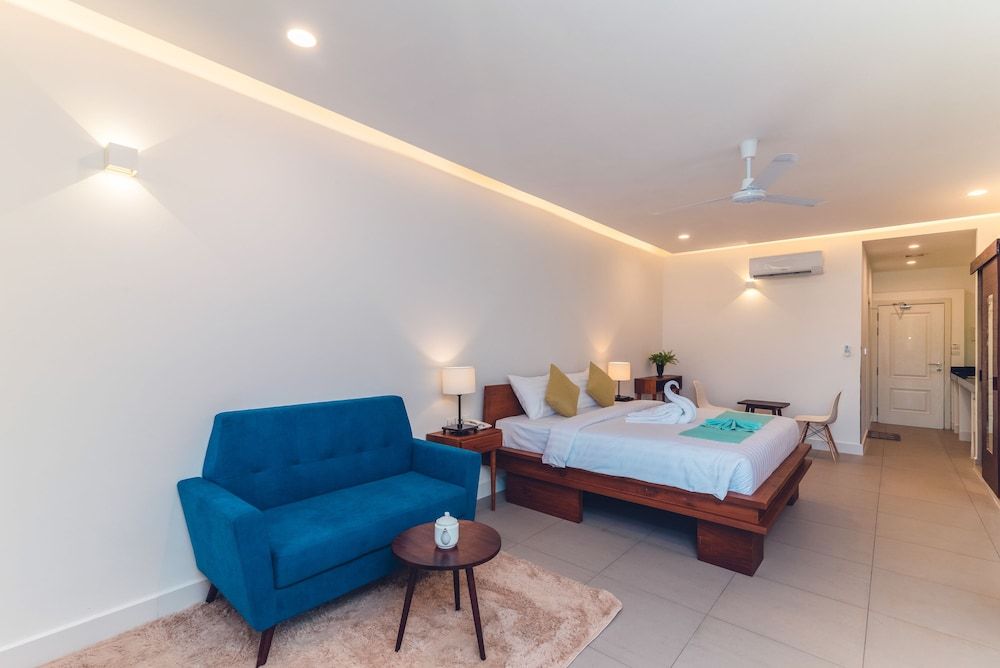 Molito Blanc Postel Queen Room with Pool View 2