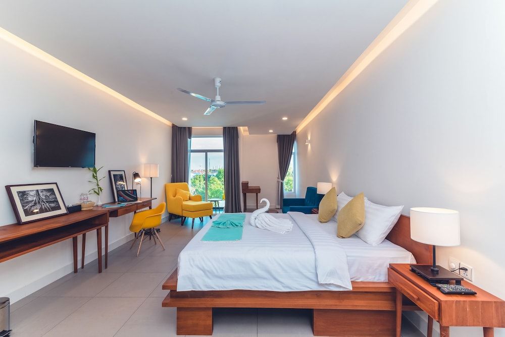 Molito Blanc Postel Queen Room with Pool View