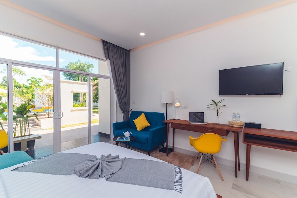 Molito Blanc Postel Queen Room with Pool View 5