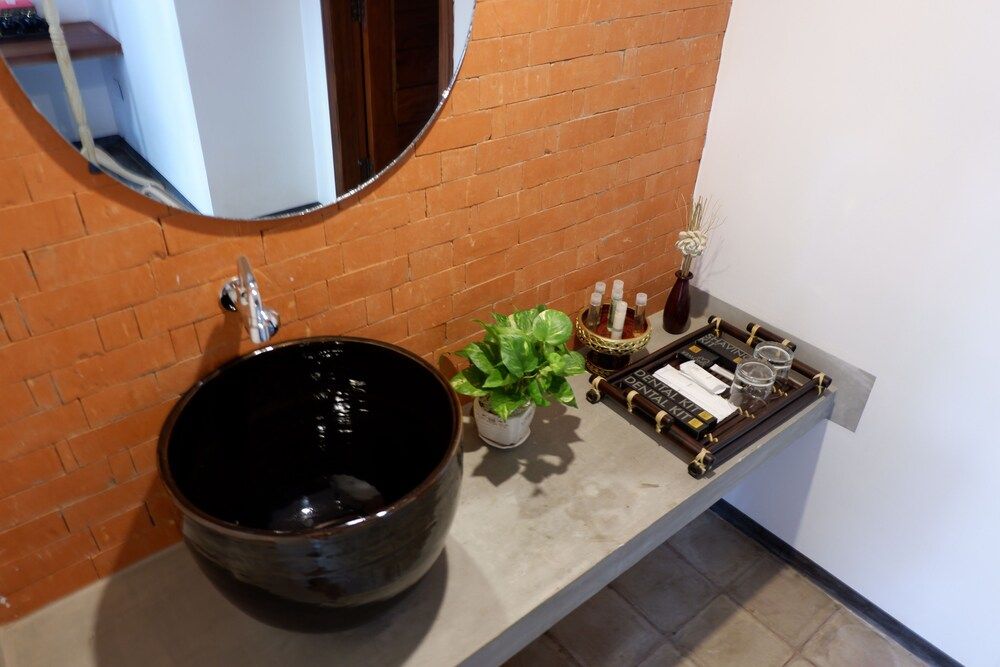 1004 Boutique Hotel Standard Twin Room 9