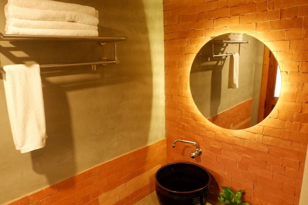 1004 Boutique Hotel Standard Double Room, 1 King Bed 8