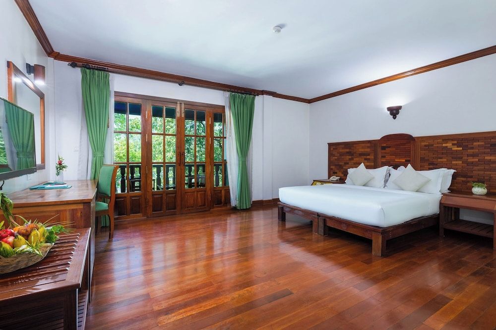 Pierre Hotel Deluxe Double with River View 5