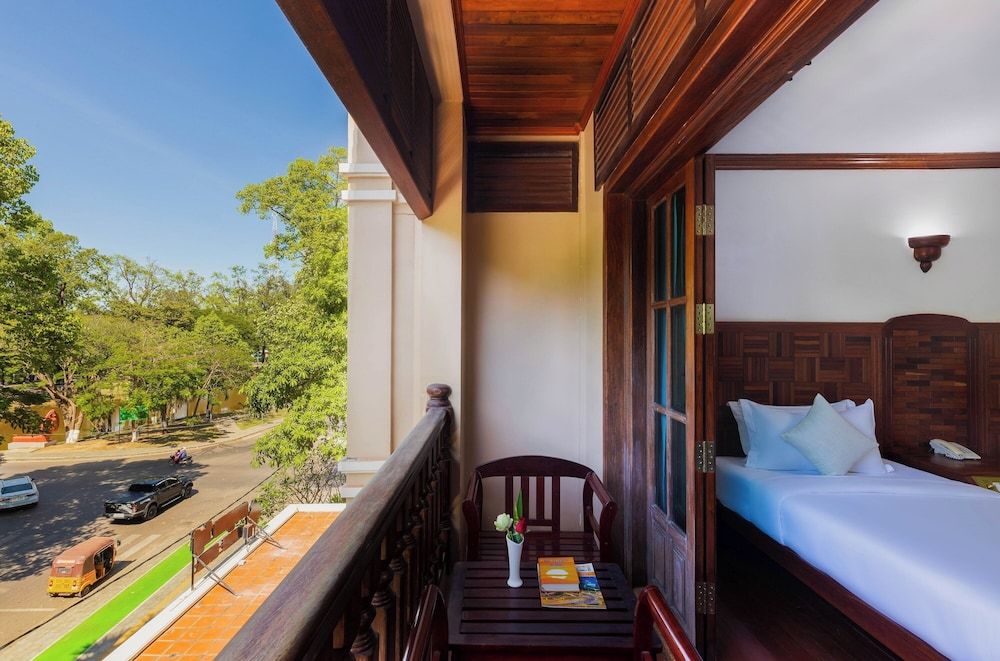 Pierre Hotel Deluxe Twin with River View 4