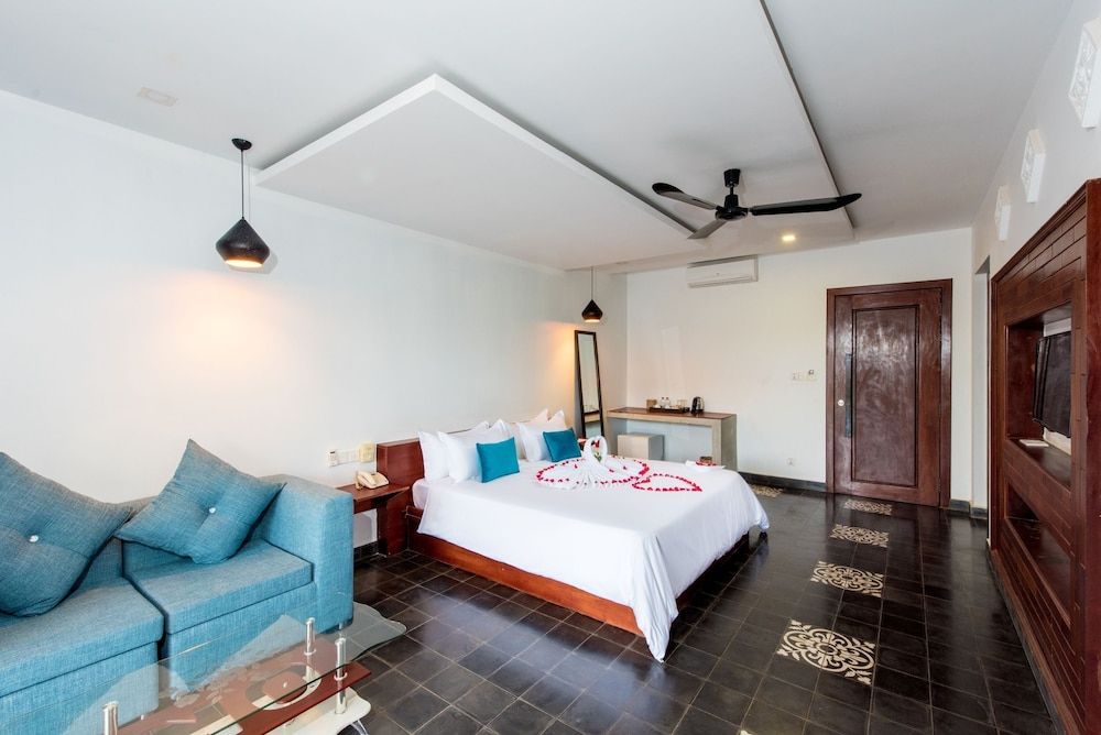 Charming Angkor Resort & Spa Villa, 4 Bedrooms 4 Bed - Free Pick Up 2