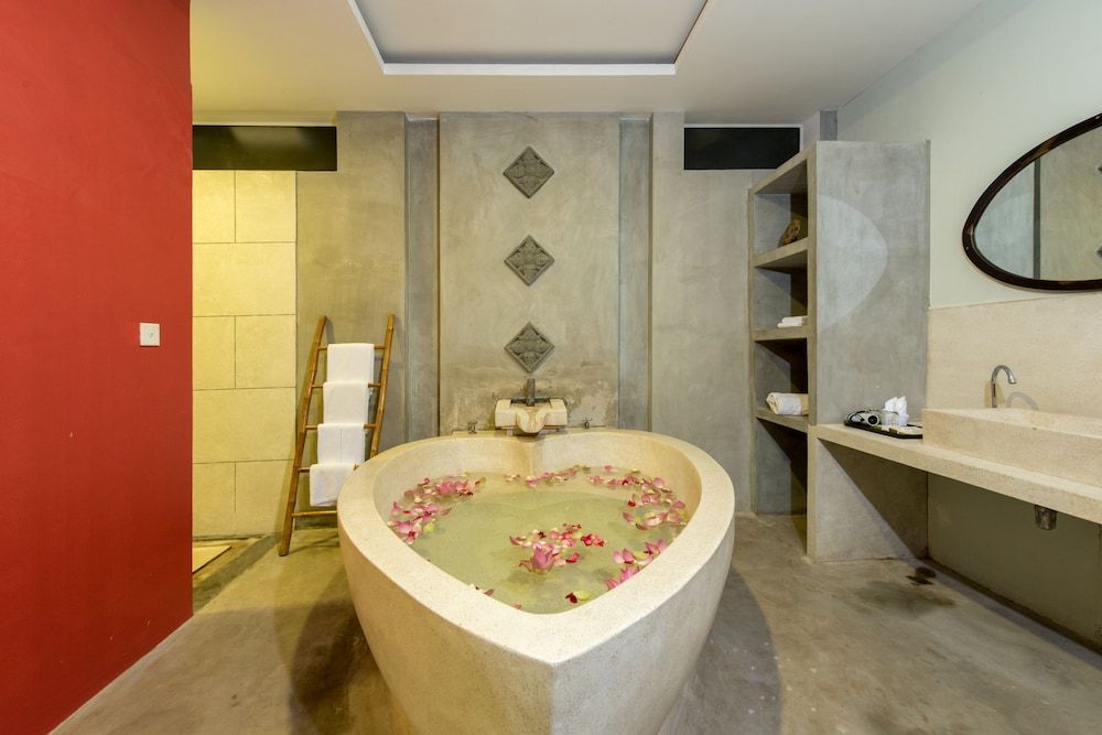 Charming Angkor Resort & Spa Villa, 4 Bedrooms 4 Bed - Free Pick Up 9