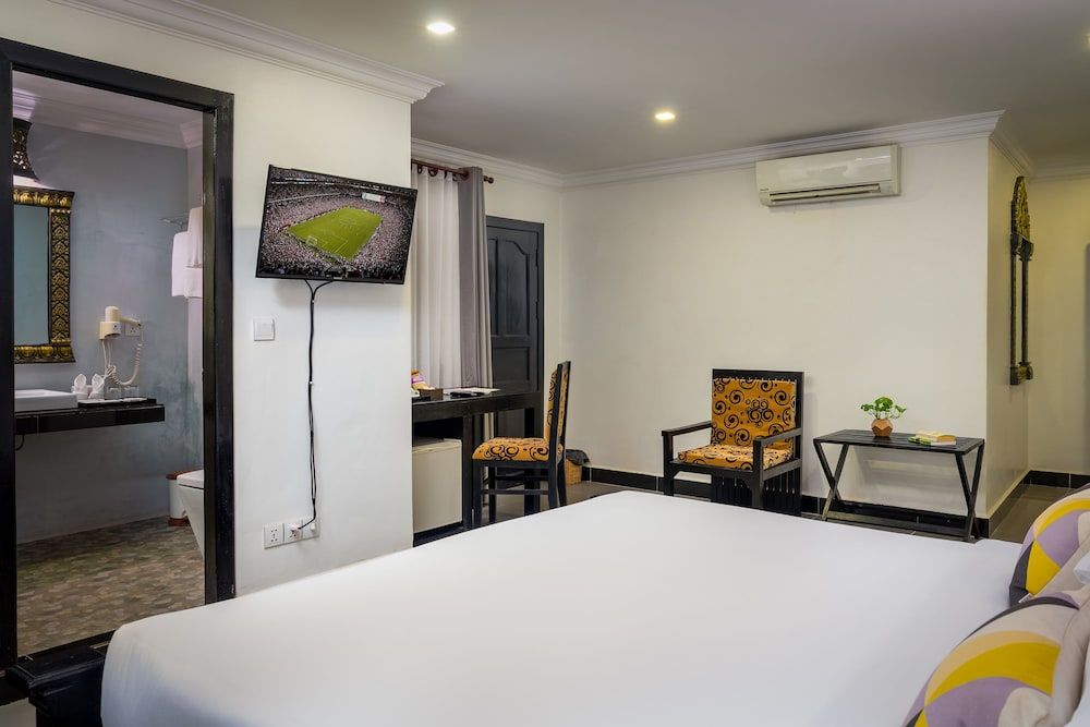 Popular Hotel & Spa Deluxe with Bathtub 6