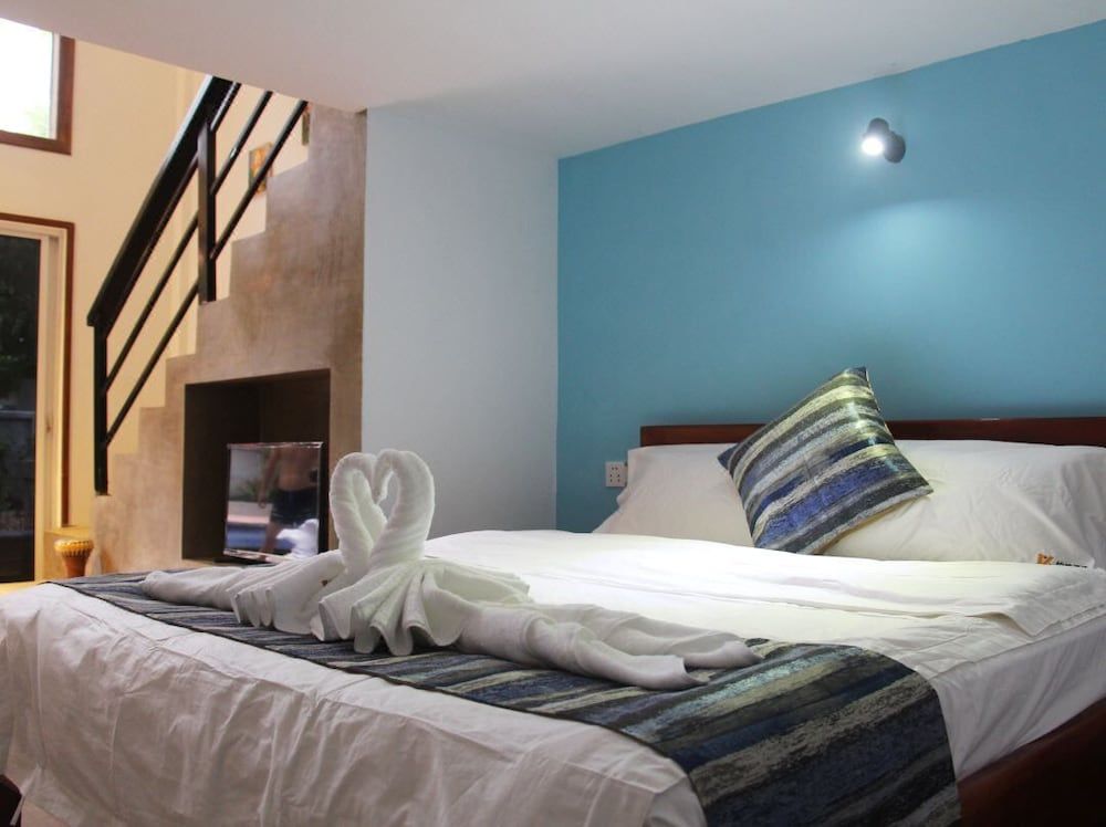 undefined Poyer Hotel 6