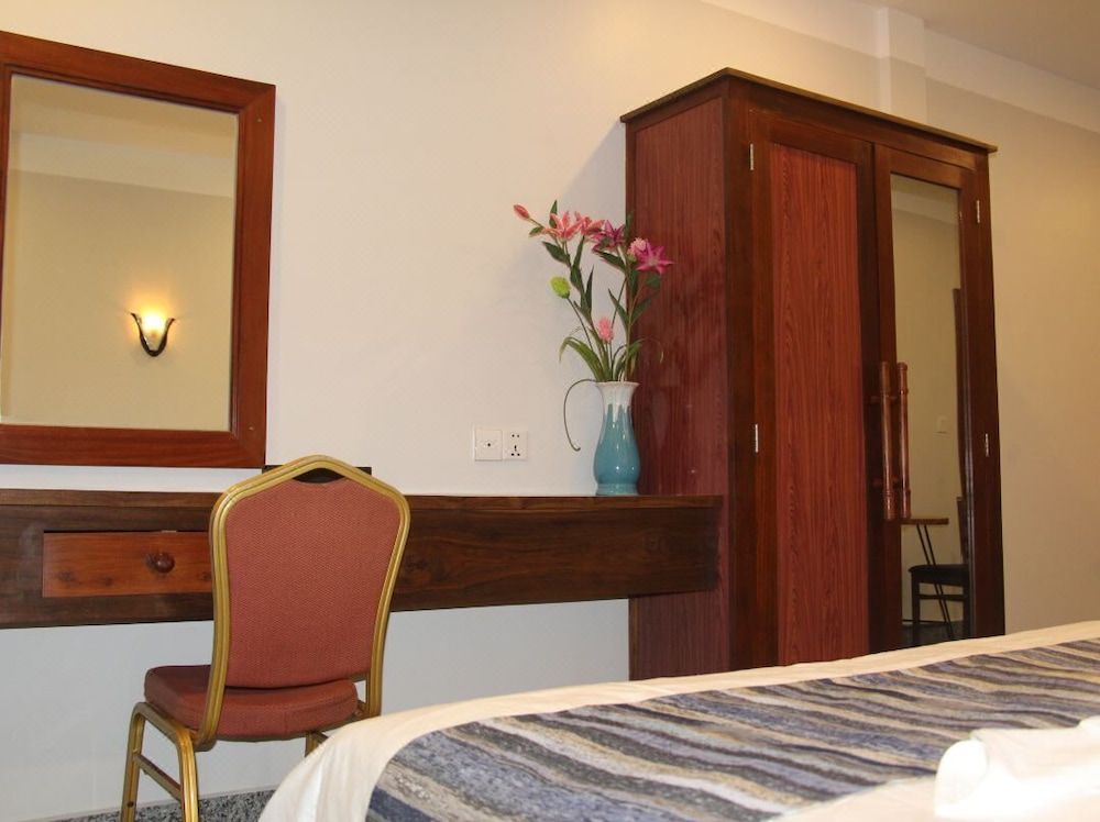 undefined Poyer Hotel 5