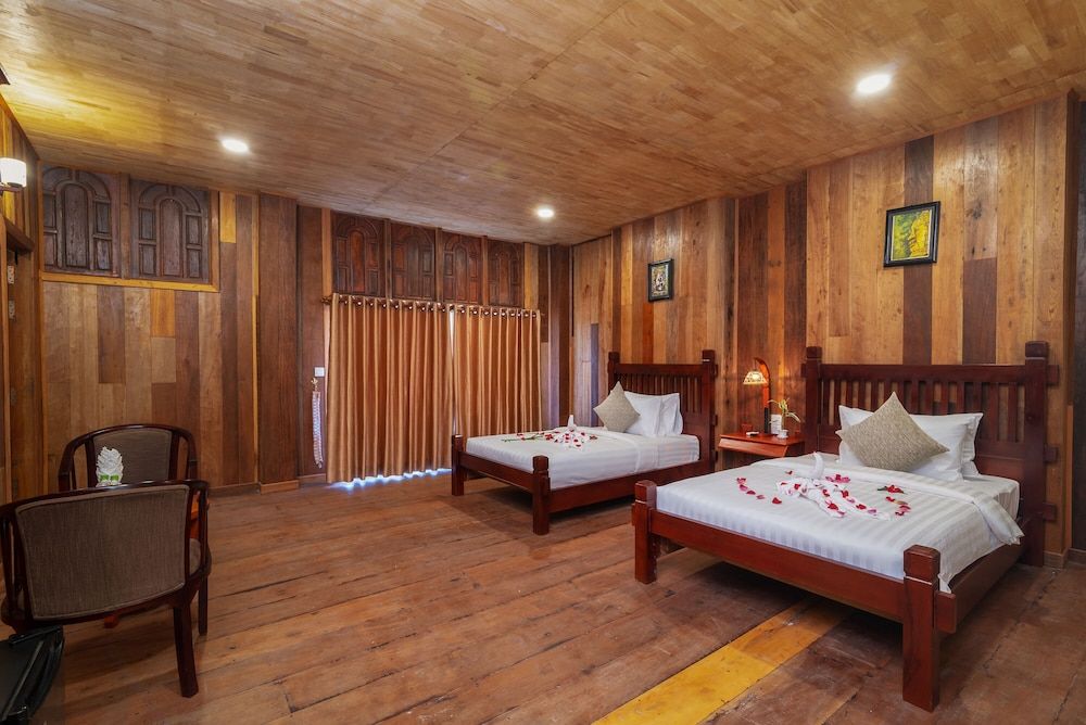 Family Wooden Boutique Deluxe Twin Room, Balcony, Pool View 3