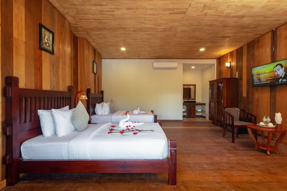 Family Wooden Boutique Deluxe Twin Room, Balcony, Pool View