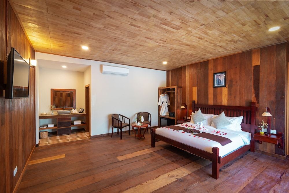 Family Wooden Boutique