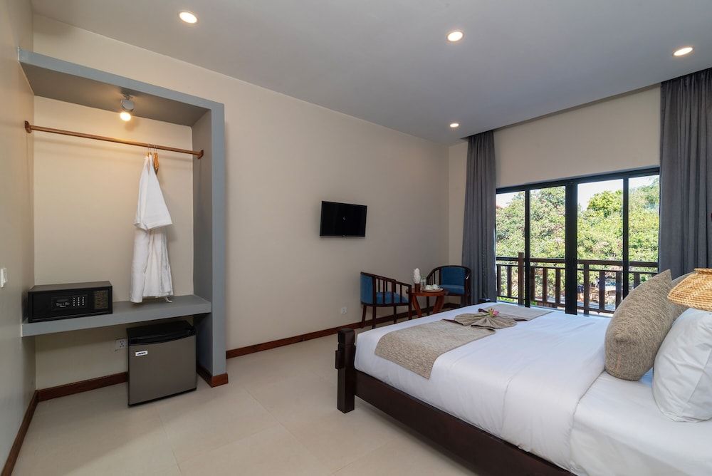 Family Wooden Boutique Deluxe Studio, Balcony, Pool View 2