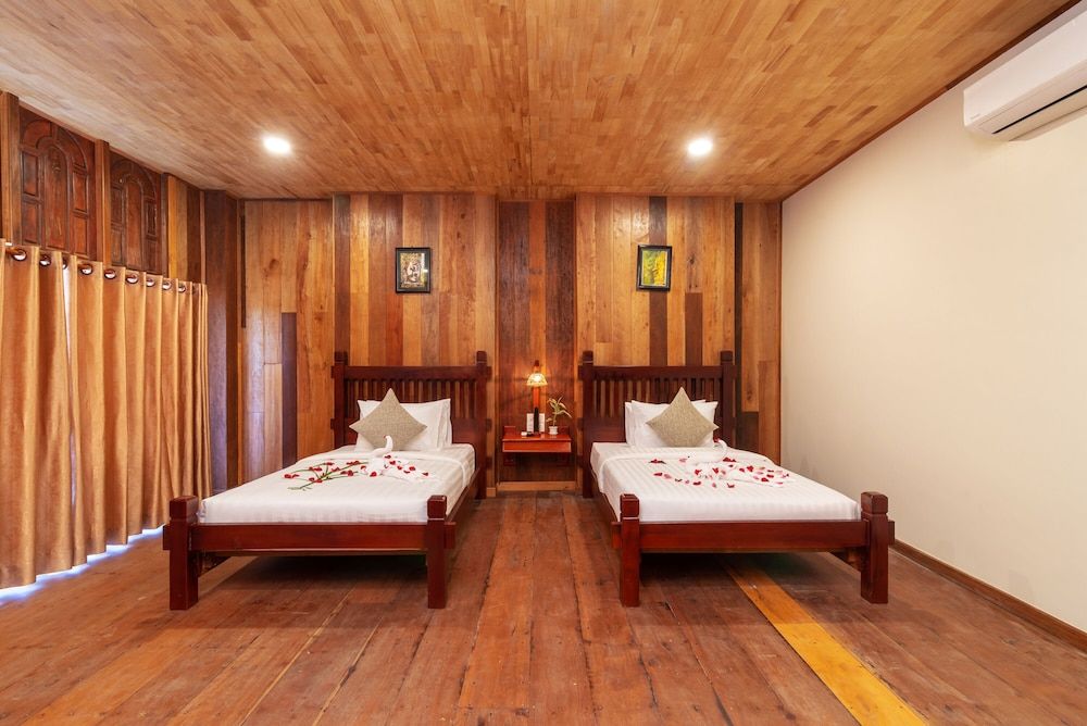 Family Wooden Boutique Deluxe Twin Room, Balcony, Pool View 2