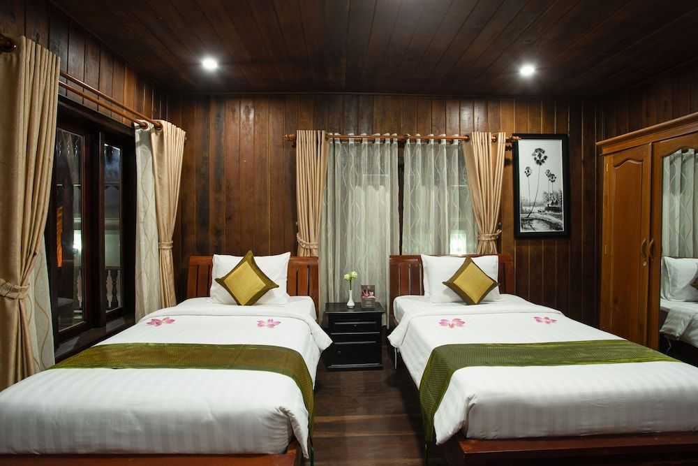 Wooden Twin Bed Villa-Free Airport Pick up