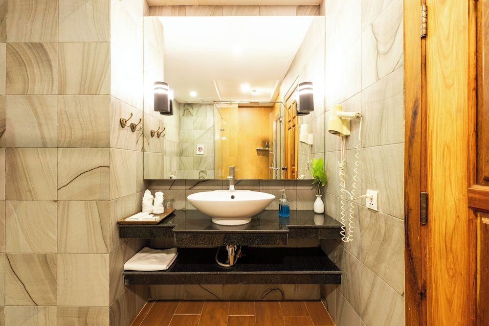 Peak Elite Boutique Deluxe Double Room 11