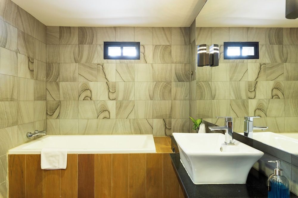 Peak Elite Boutique Deluxe Twin Room 8