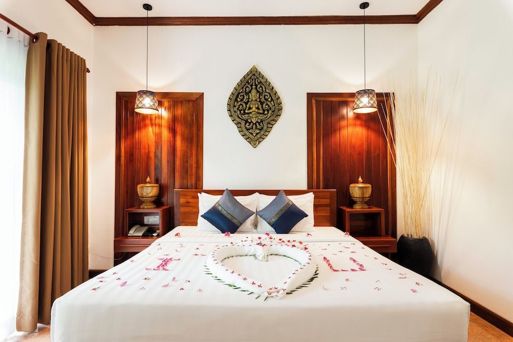 Peak Elite Boutique Deluxe Double Room 5