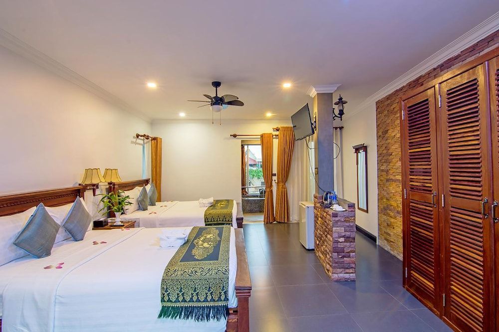 Deluxe Family Room, City View